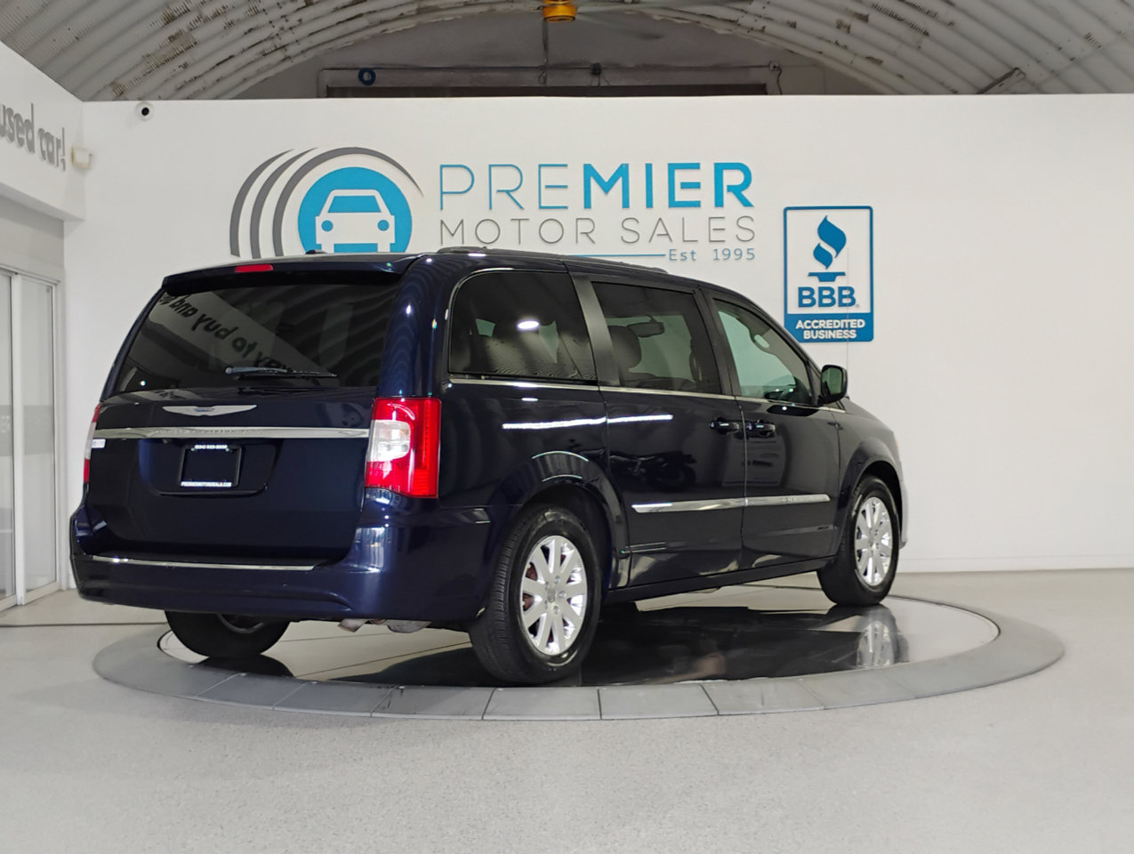Used 2016 Chrysler Town & Country Touring image 90