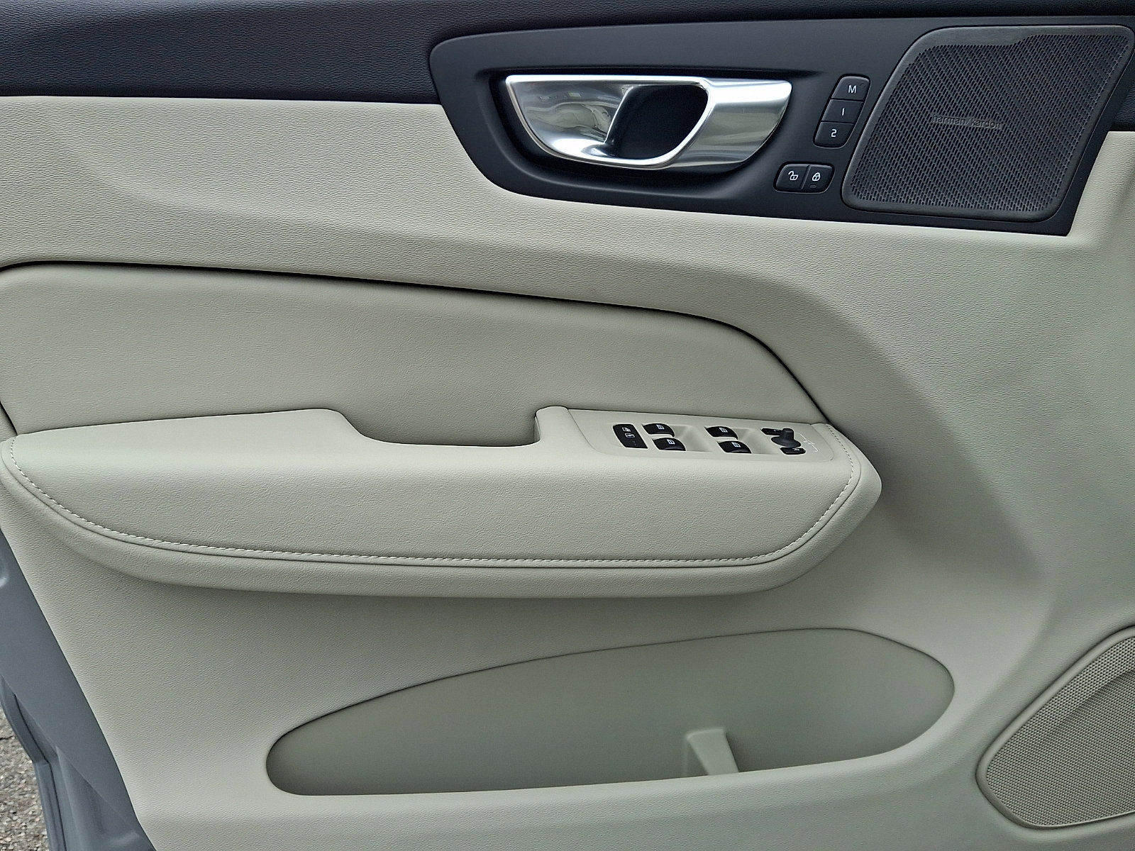 New 2027 Volvo XC60 B5 Ultra AWD/4WD image 10