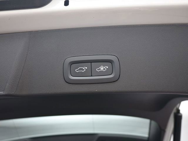 Used 2023 Volvo XC40 B4 Plus w/ Protection Package Premier image 30