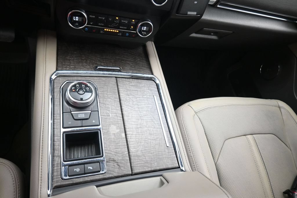 Used 2019 Ford Expedition Limited w/ Equipment Group 302A RWD image 10