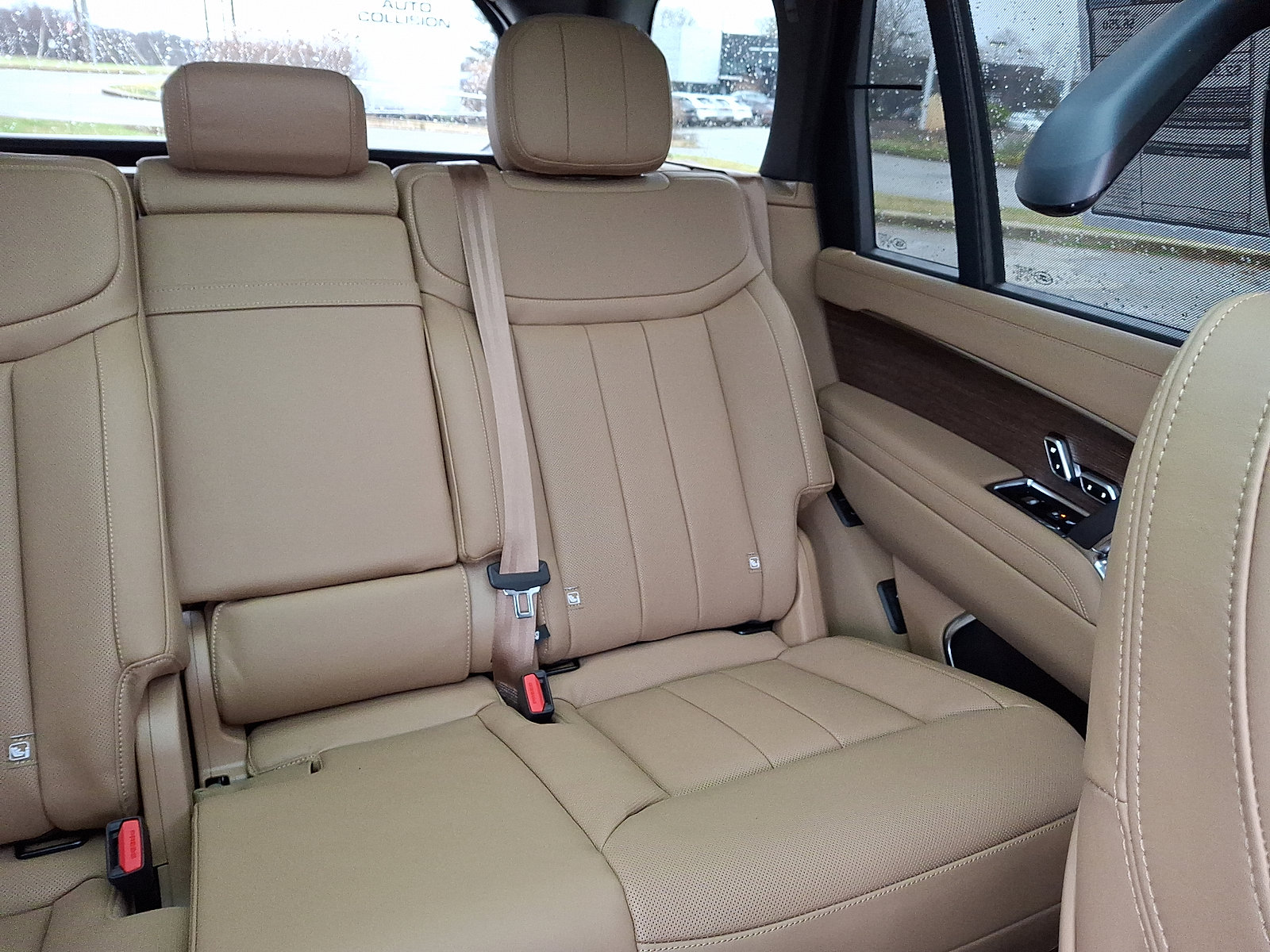 New 2026 Land Rover Range Rover Long Wheelbase SE image 17