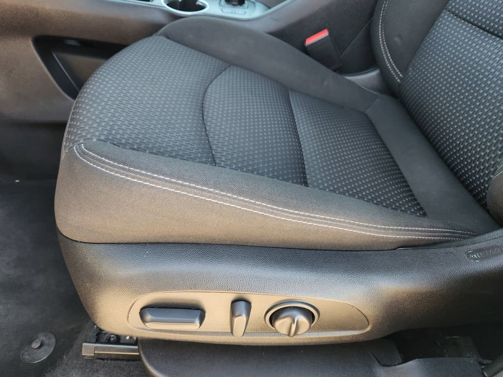 Used 2022 GMC Terrain SLE w/ Driver Convenience Package image 30