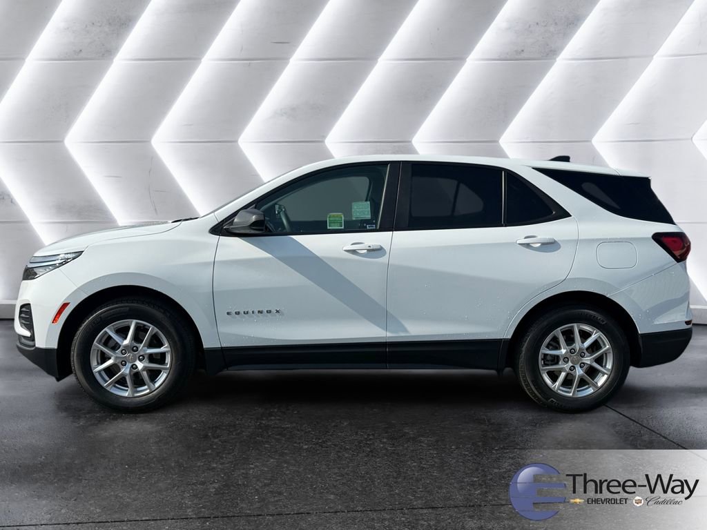 Certified 2022 Chevrolet Equinox LS w/ LS Convenience Package image 2