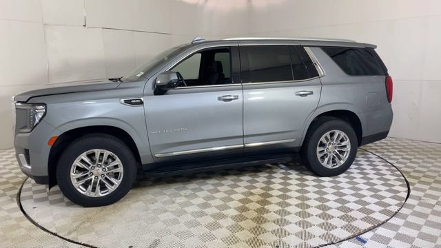 Used 2023 GMC Yukon SLT w/ SLT Luxury Package AWD/4WD image 5