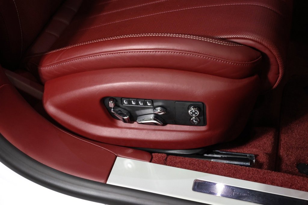 Used 2020 Bentley Flying Spur W12 image 27