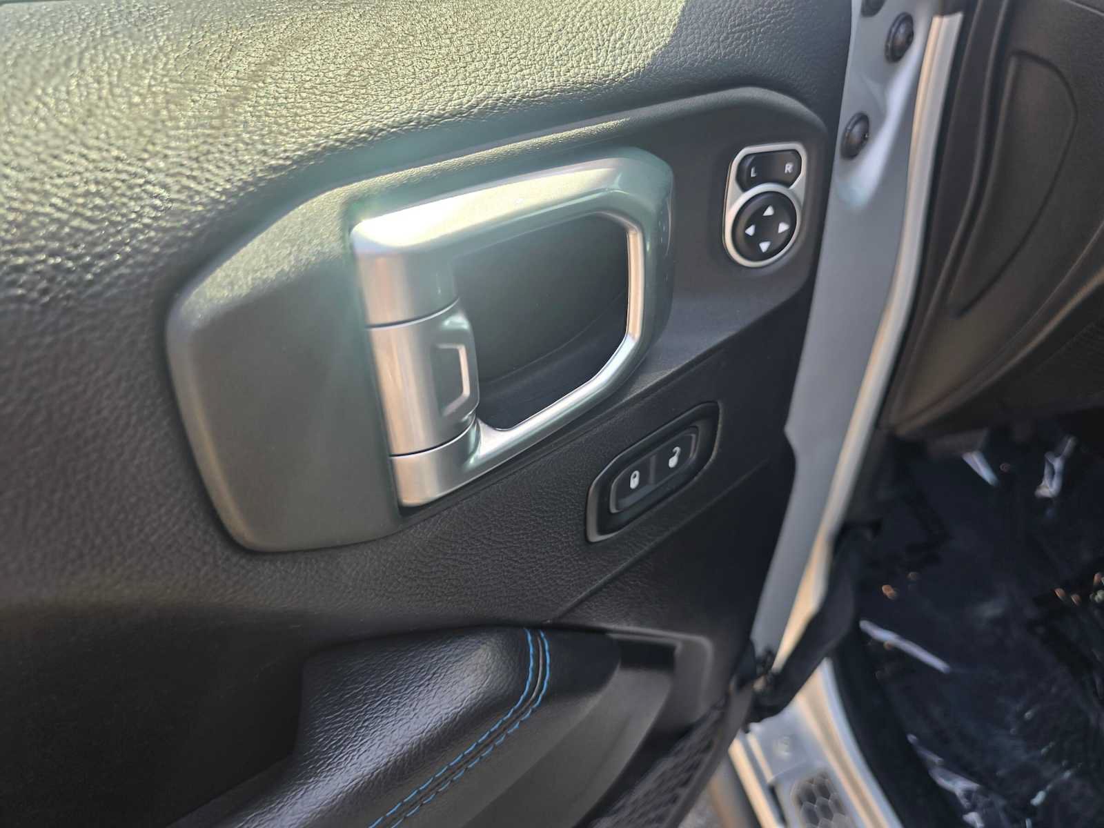 Used 2023 Jeep Wrangler Unlimited Rubicon 4xe w/ Cold Weather Group AWD/4WD image 19