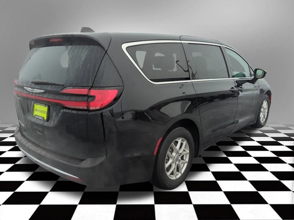 Used 2024 Chrysler Pacifica Touring-L image 8