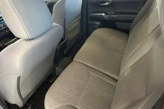 Used 2017 Toyota Tacoma TRD Off-Road AWD/4WD image 14