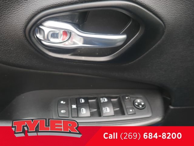 Used 2021 Jeep Cherokee Trailhawk image 23