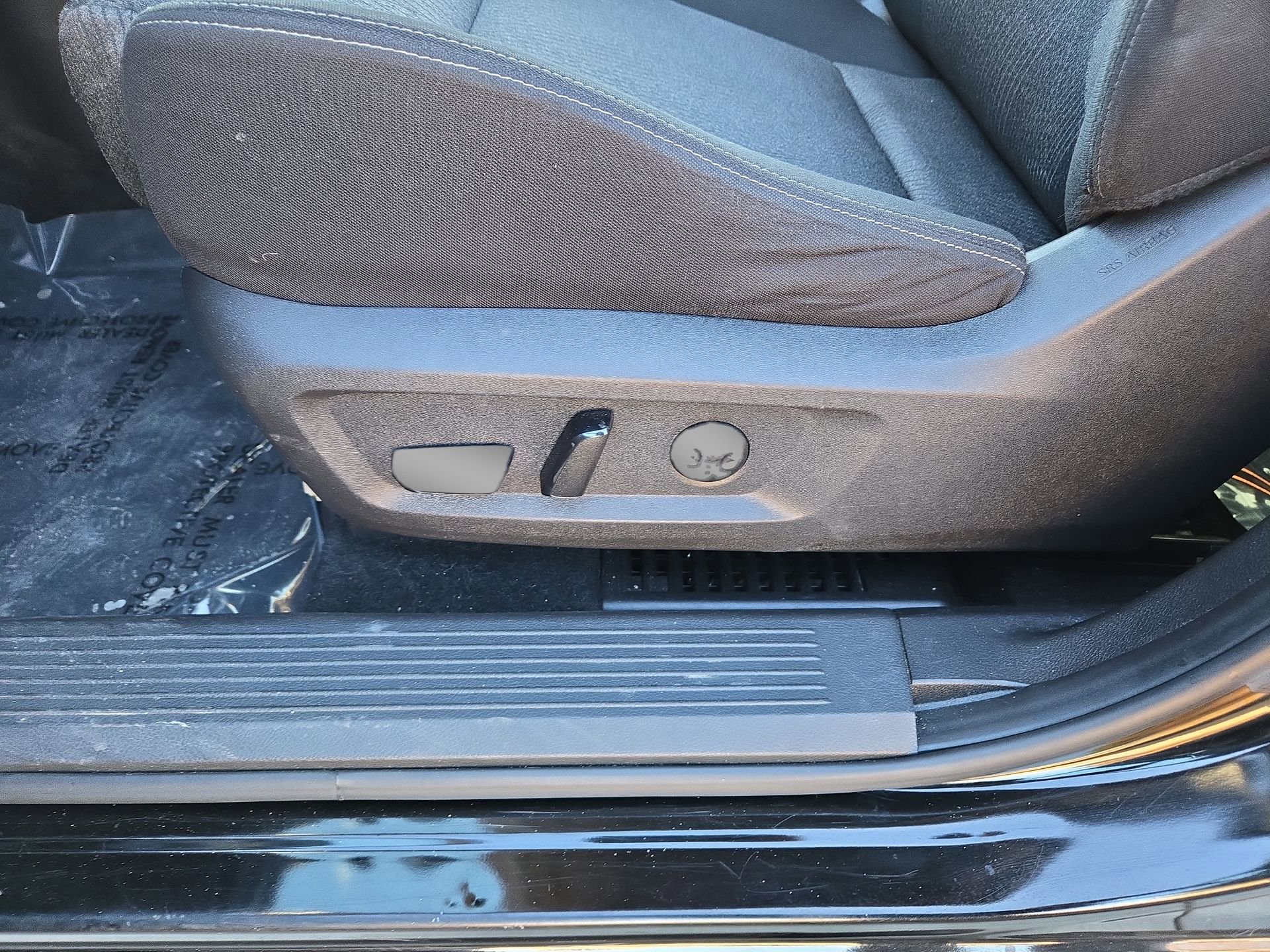 Used 2024 Nissan Rogue SV image 32