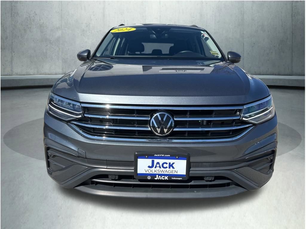 Used 2024 Volkswagen Tiguan S image 9