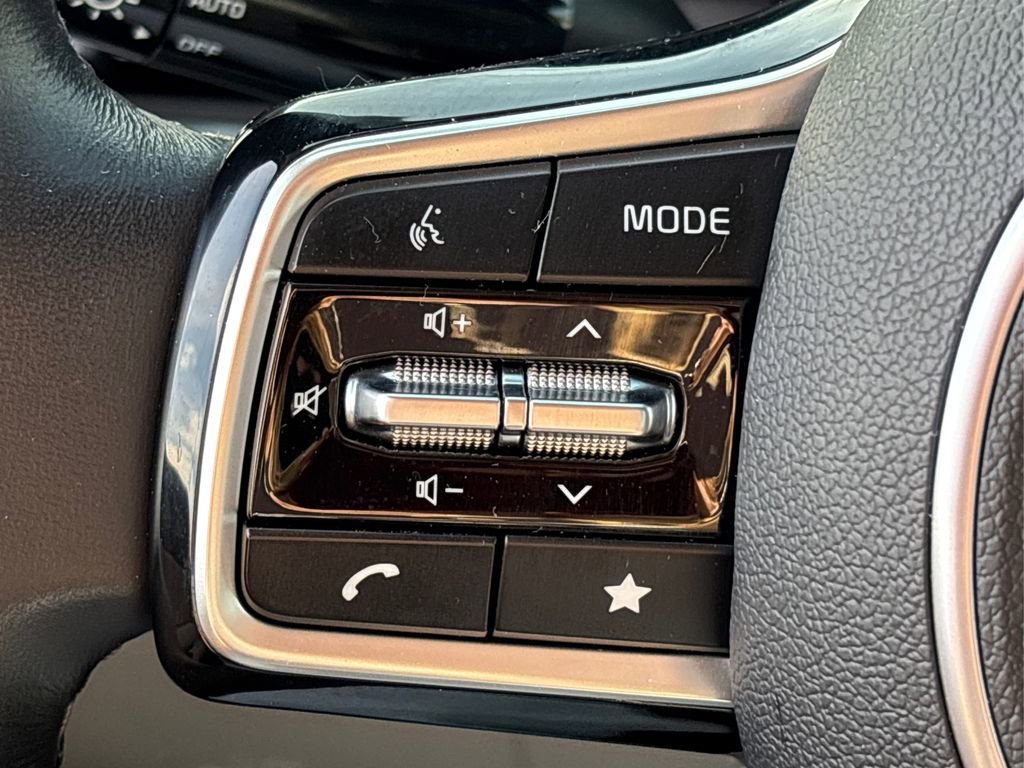 Certified 2023 Kia Carnival LX image 26