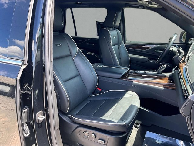 Used 2023 Cadillac Escalade Premium Luxury RWD image 9