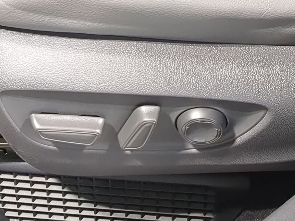 Used 2021 Toyota Sienna XLE FWD image 21