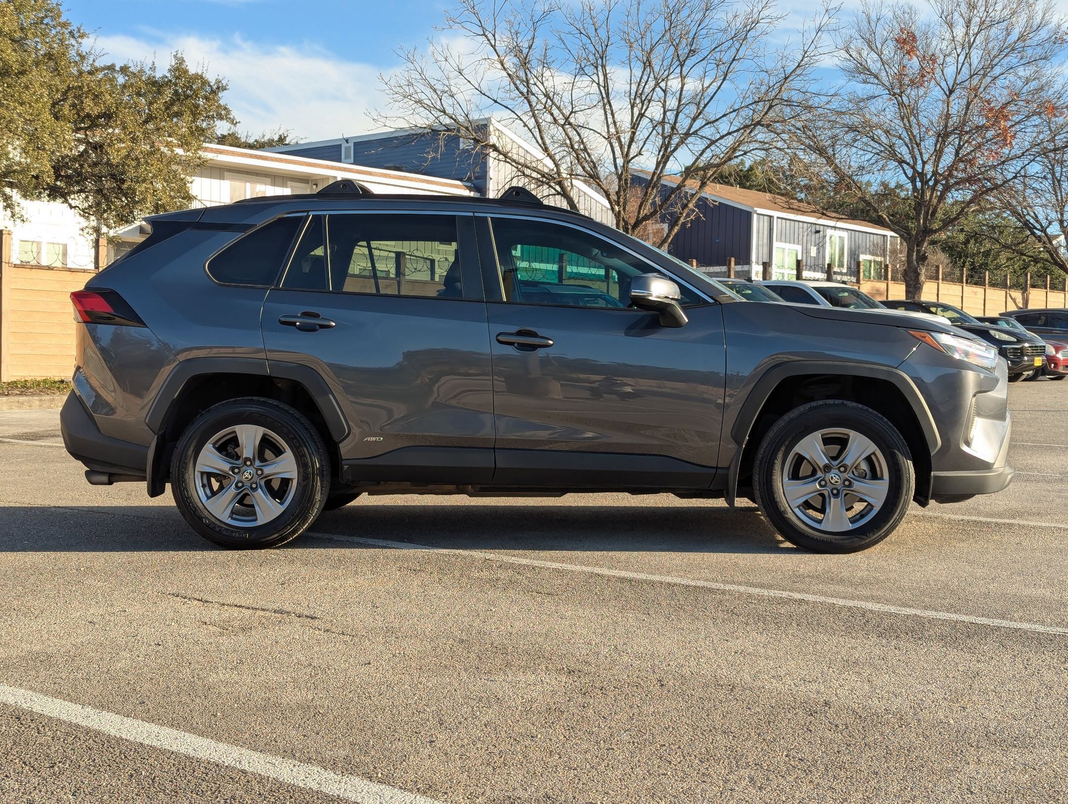 Used 2022 Toyota RAV4 XLE w/ Convenience Package image 3
