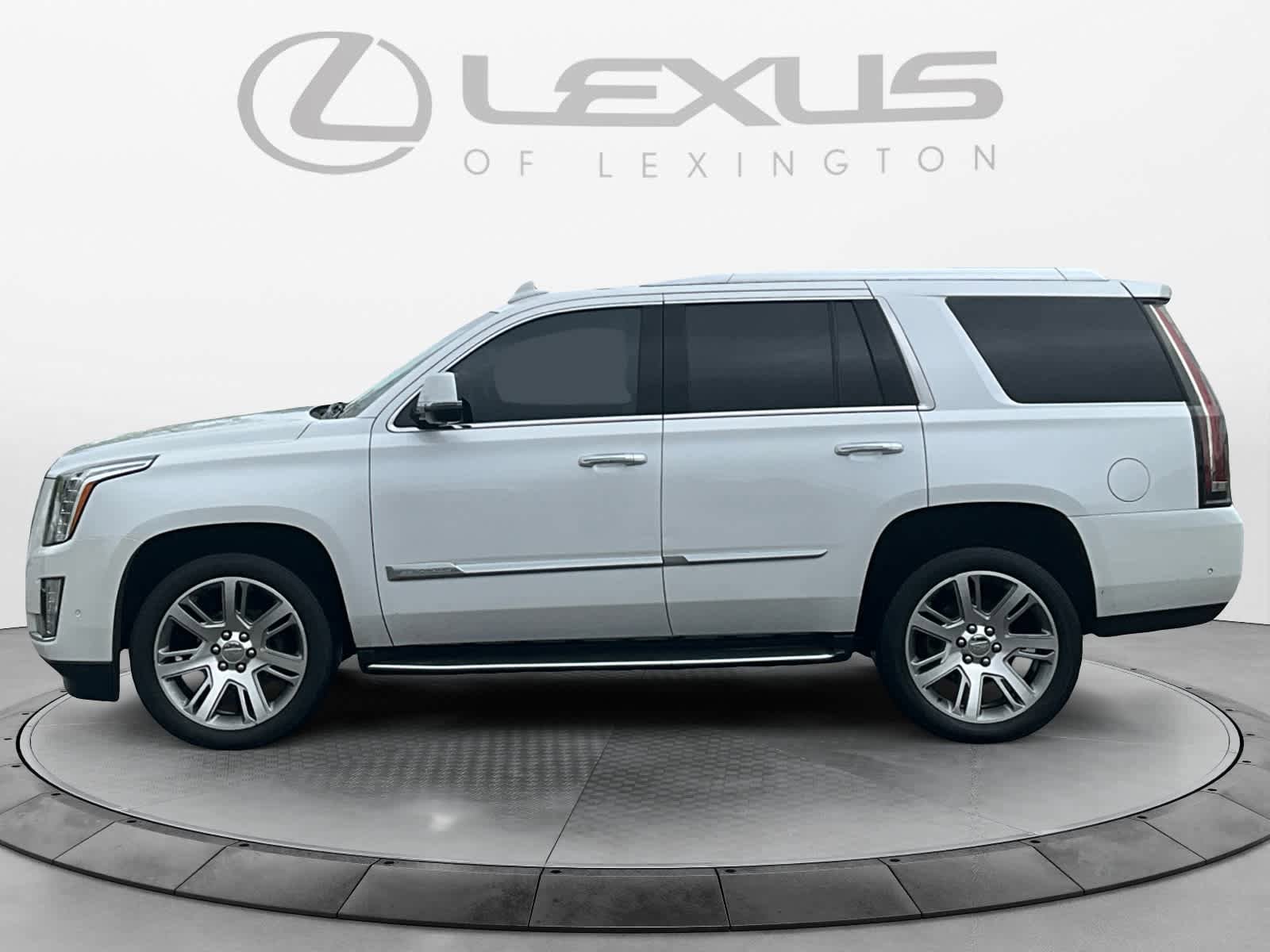 Used 2017 Cadillac Escalade Premium Luxury AWD/4WD image 2