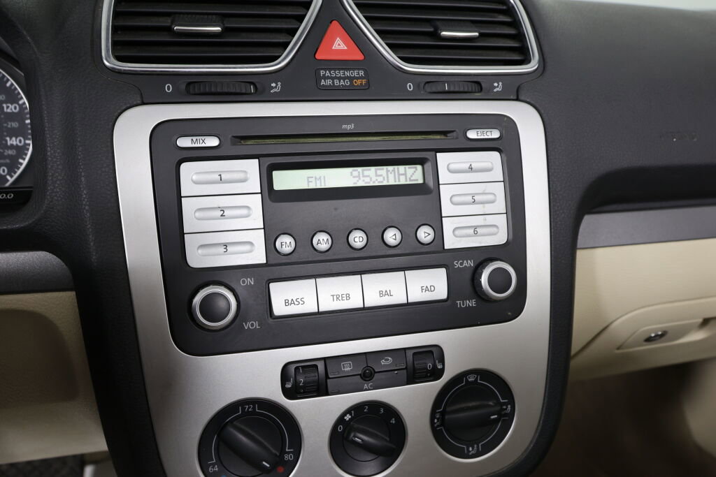 Used 2008 Volkswagen Eos 2.0T image 25