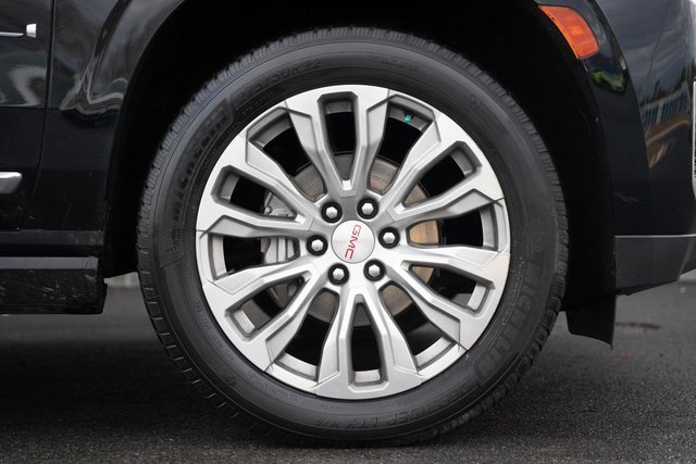 Used 2021 GMC Yukon Denali w/ Denali Premium Package image 26