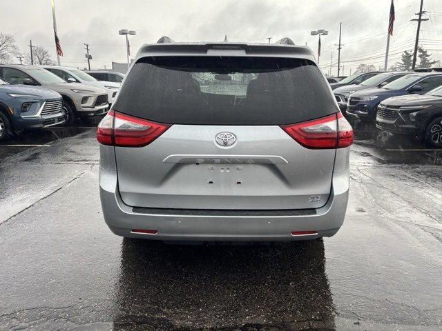 Used 2020 Toyota Sienna XLE w/ XLE Navigation Package image 6