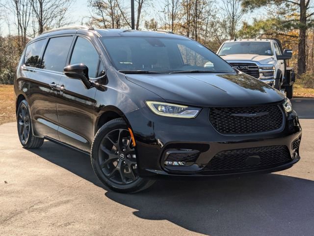 New 2026 Chrysler Pacifica Select w/ S Appearance Package FWD image 2