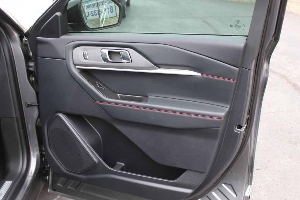 New 2026 Ford Explorer ST-Line w/ ST-Line Street Pack AWD/4WD image 16