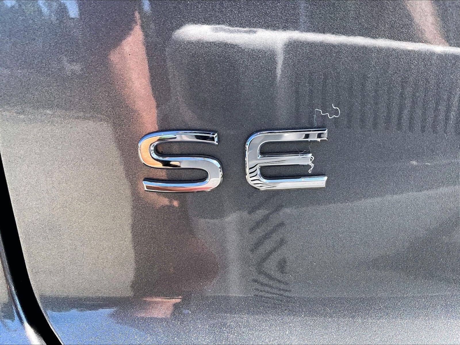 Certified 2024 Volkswagen Atlas Cross Sport SE FWD image 30
