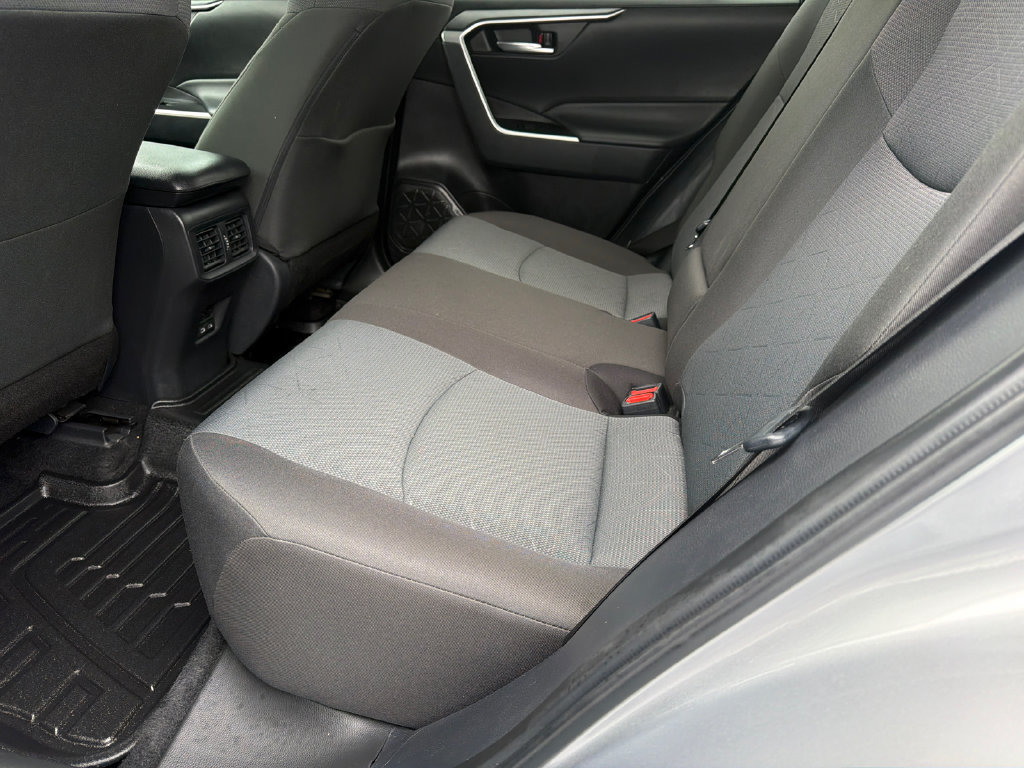 Used 2025 Toyota RAV4 XLE FWD image 25