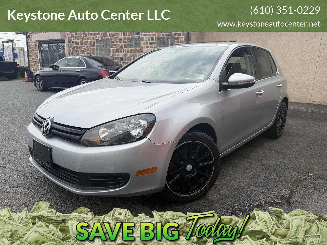 Used 2014 Volkswagen Golf 4-Door FWD image 1