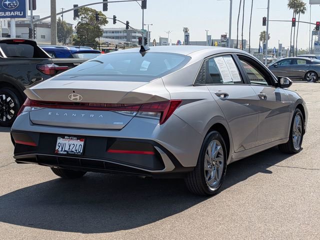 Used 2025 Hyundai Elantra Hybrid FWD image 4