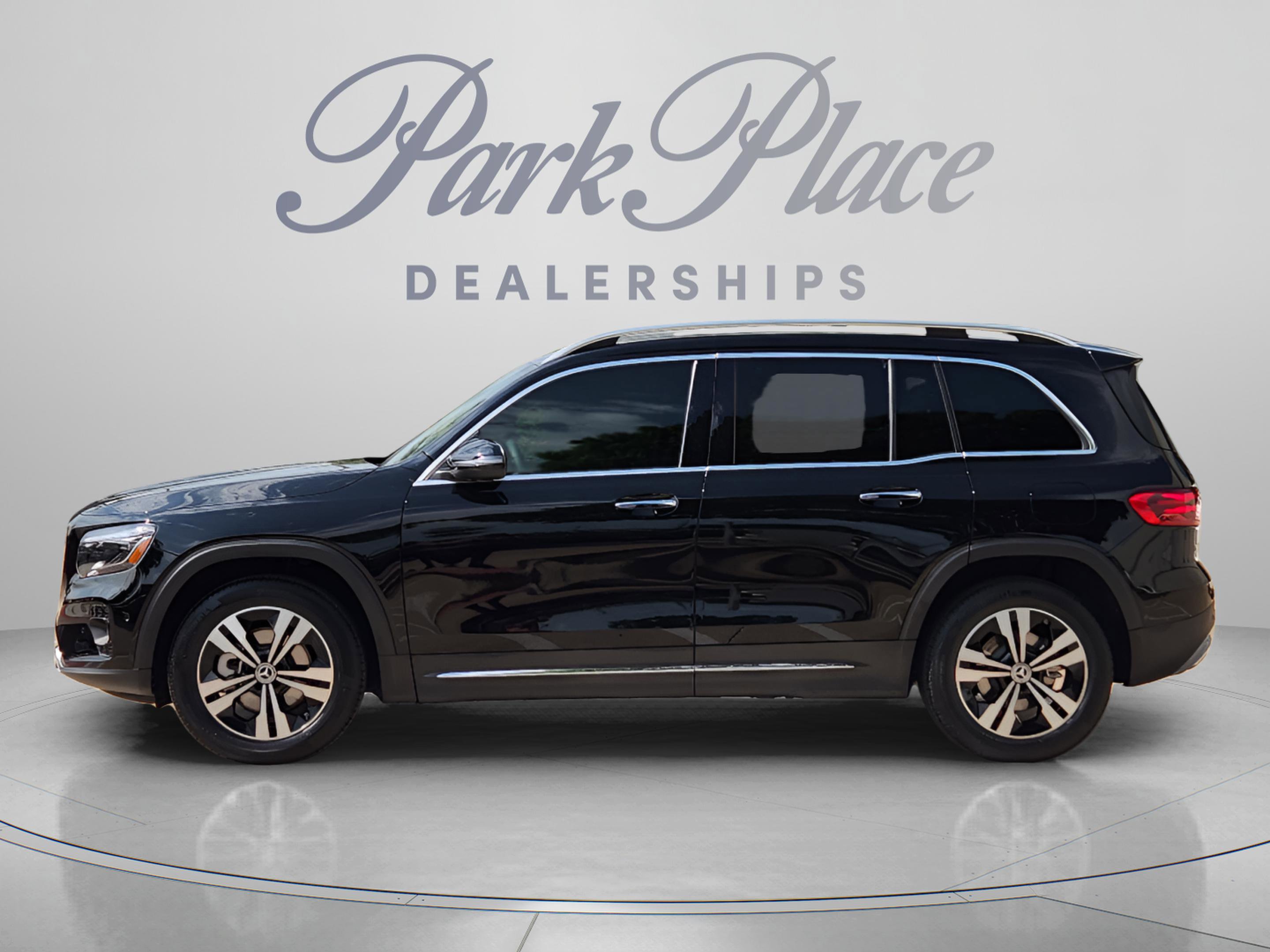 Used 2025 Mercedes-Benz GLB 250 image 2