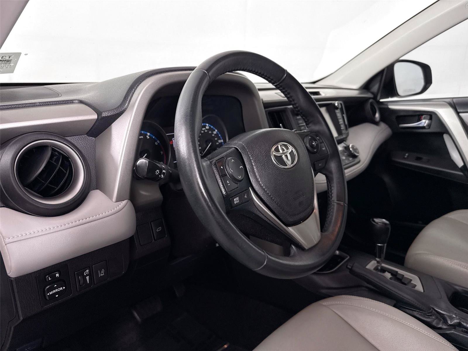 Used 2017 Toyota RAV4 XLE FWD image 4