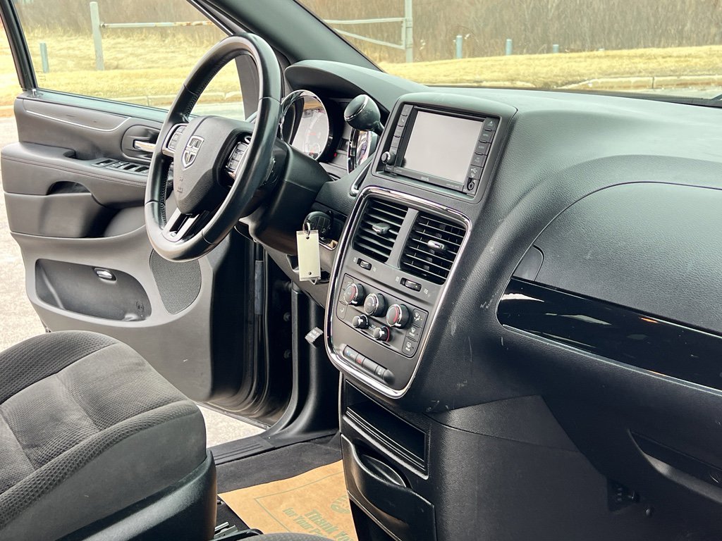 Used 2020 Dodge Grand Caravan SE image 25