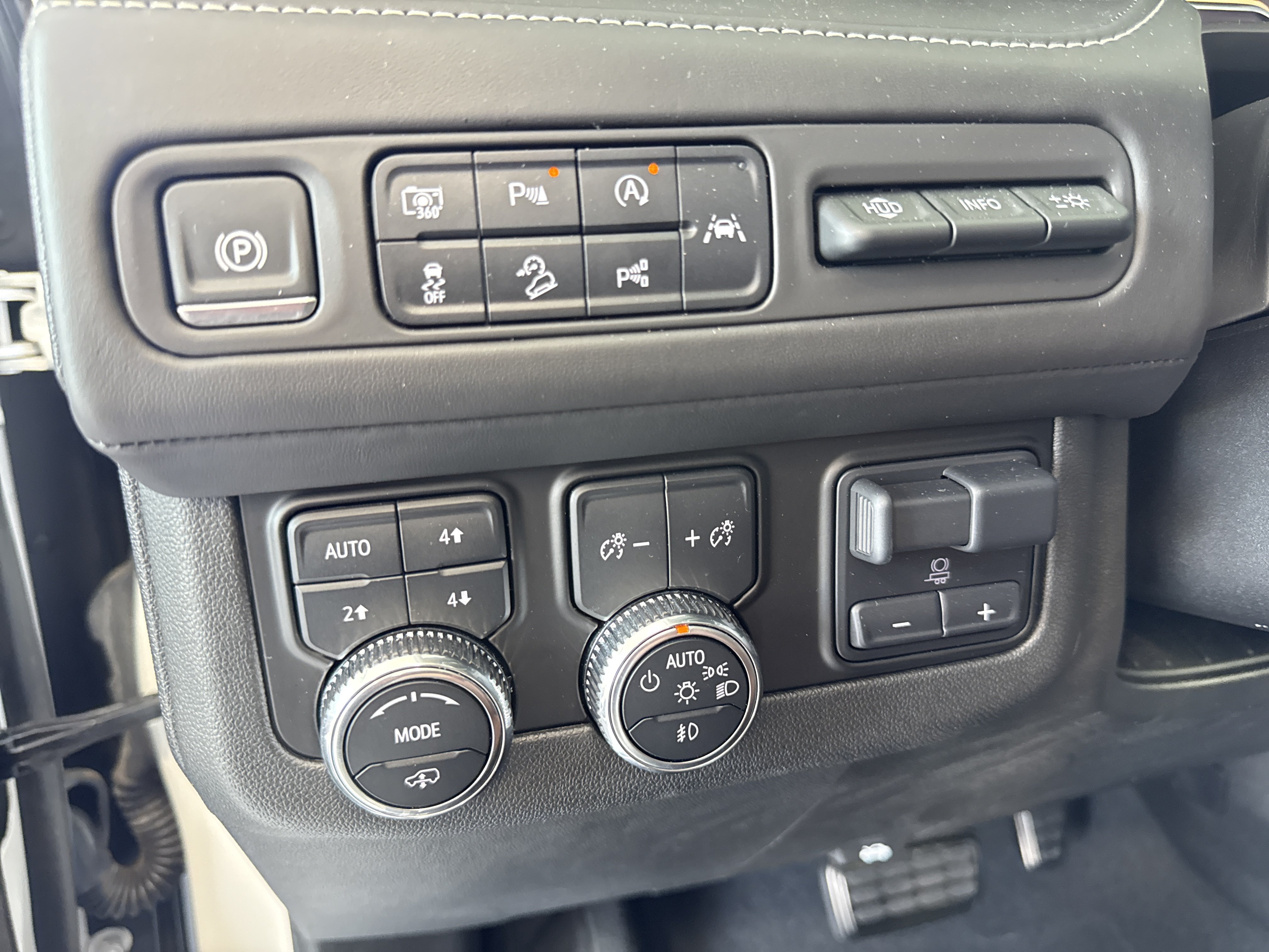 Used 2024 GMC Yukon Denali Ultimate AWD/4WD image 22