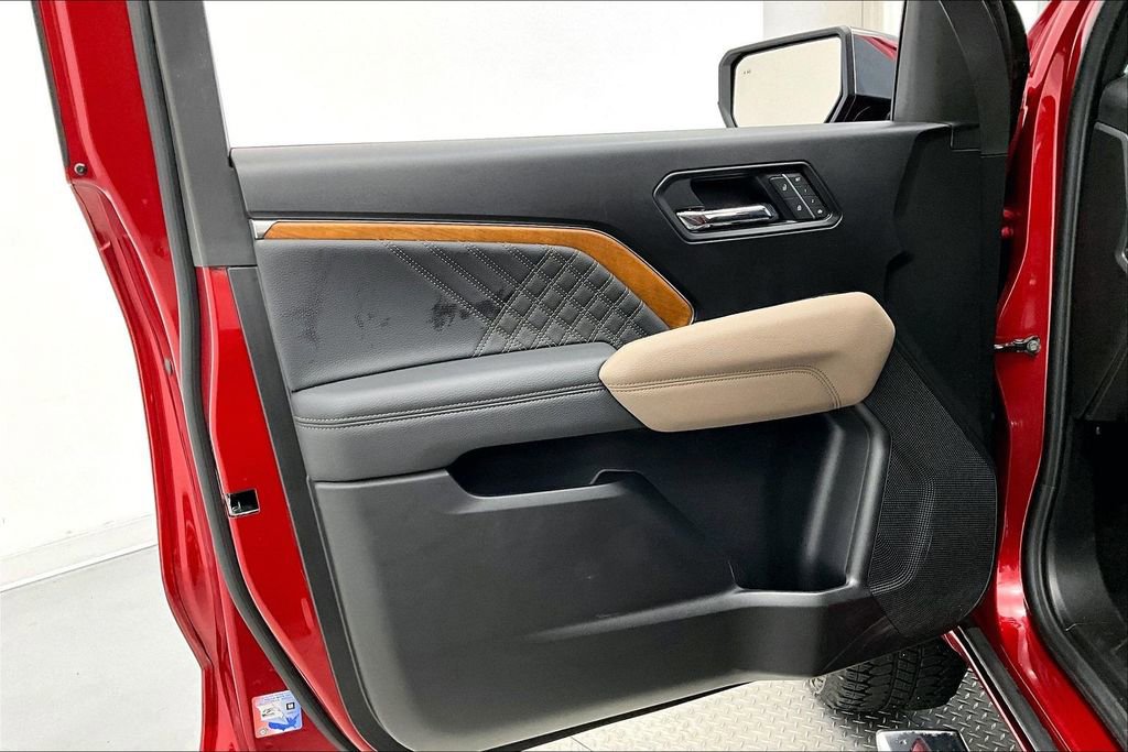 Used 2025 GMC Canyon Denali image 18