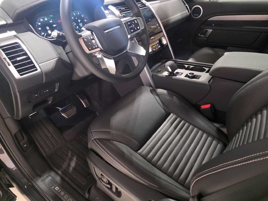 Certified 2025 Land Rover Discovery Dynamic SE AWD/4WD image 19