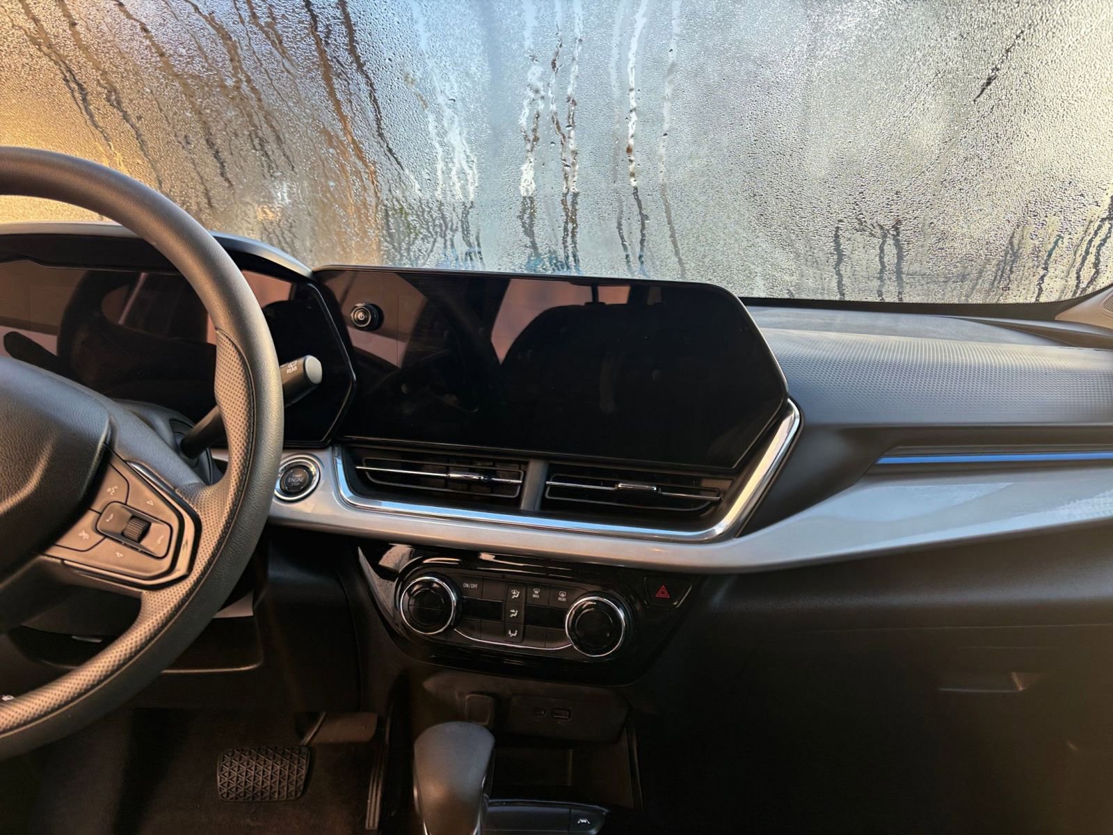 Used 2025 Chevrolet Trax LT image 18