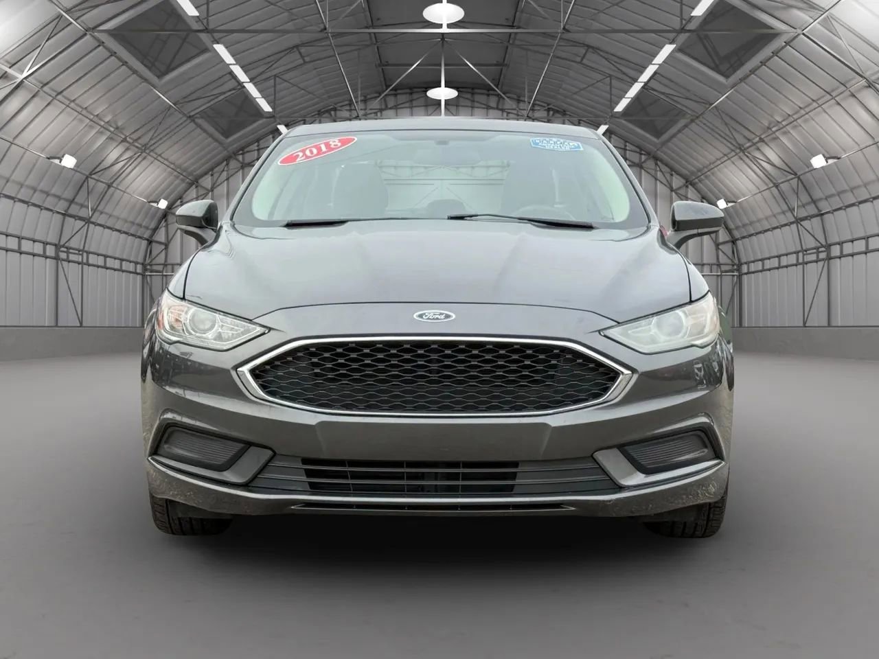Used 2018 Ford Fusion SE w/ Fusion SE Technology Package image 2