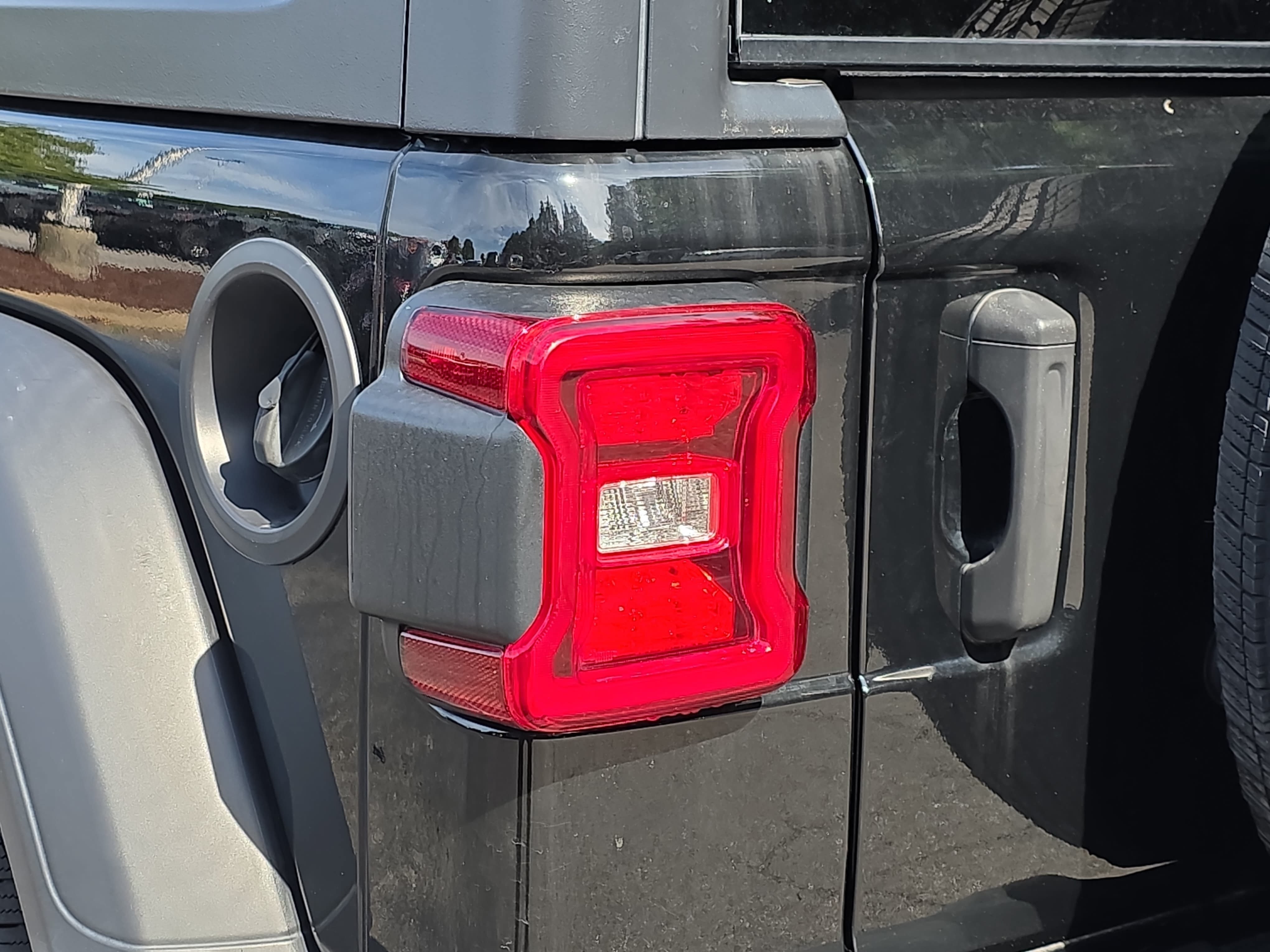 Used 2021 Jeep Wrangler Unlimited Sport AWD/4WD image 31