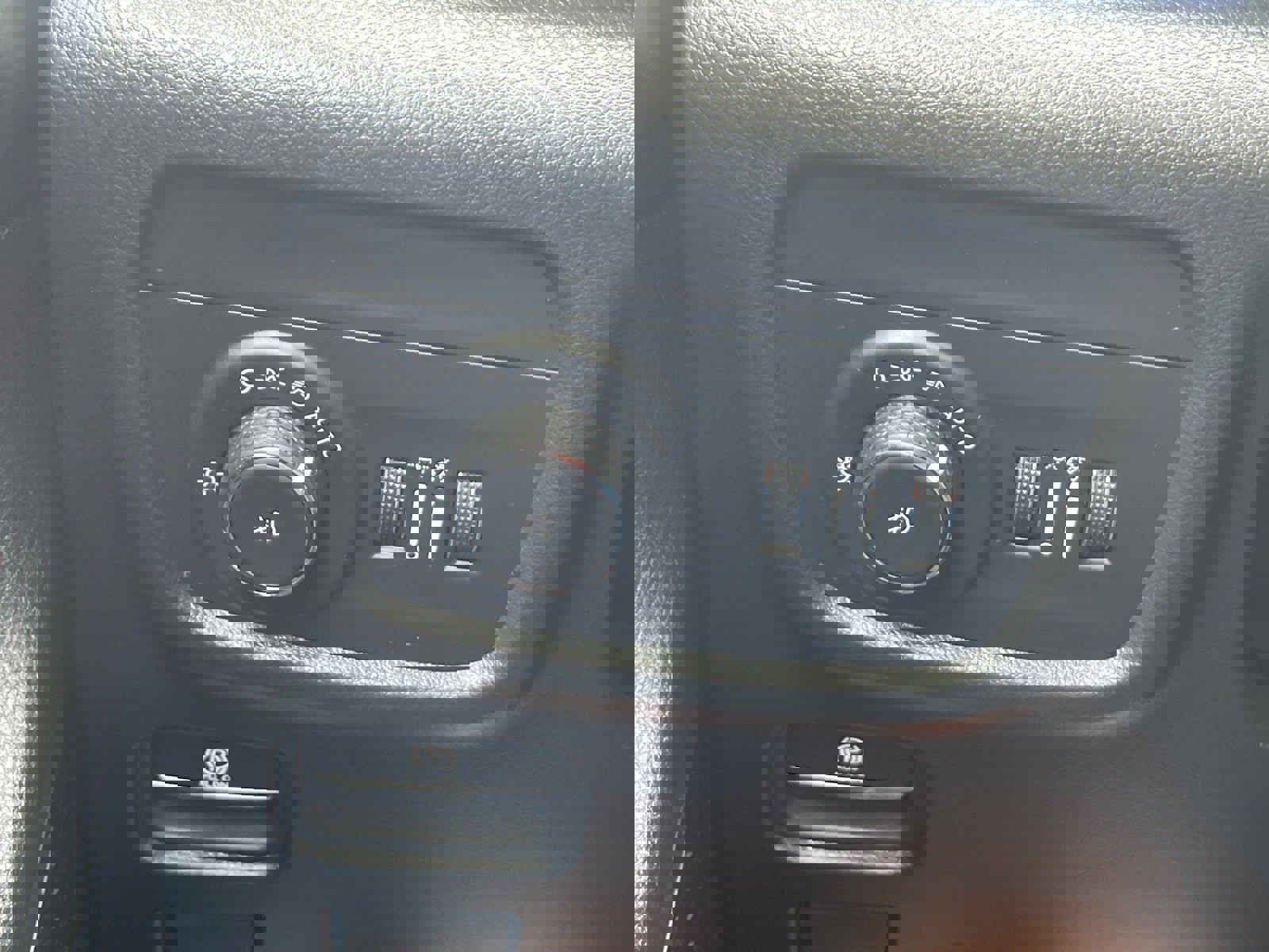 Used 2025 Jeep Grand Cherokee Summit image 17