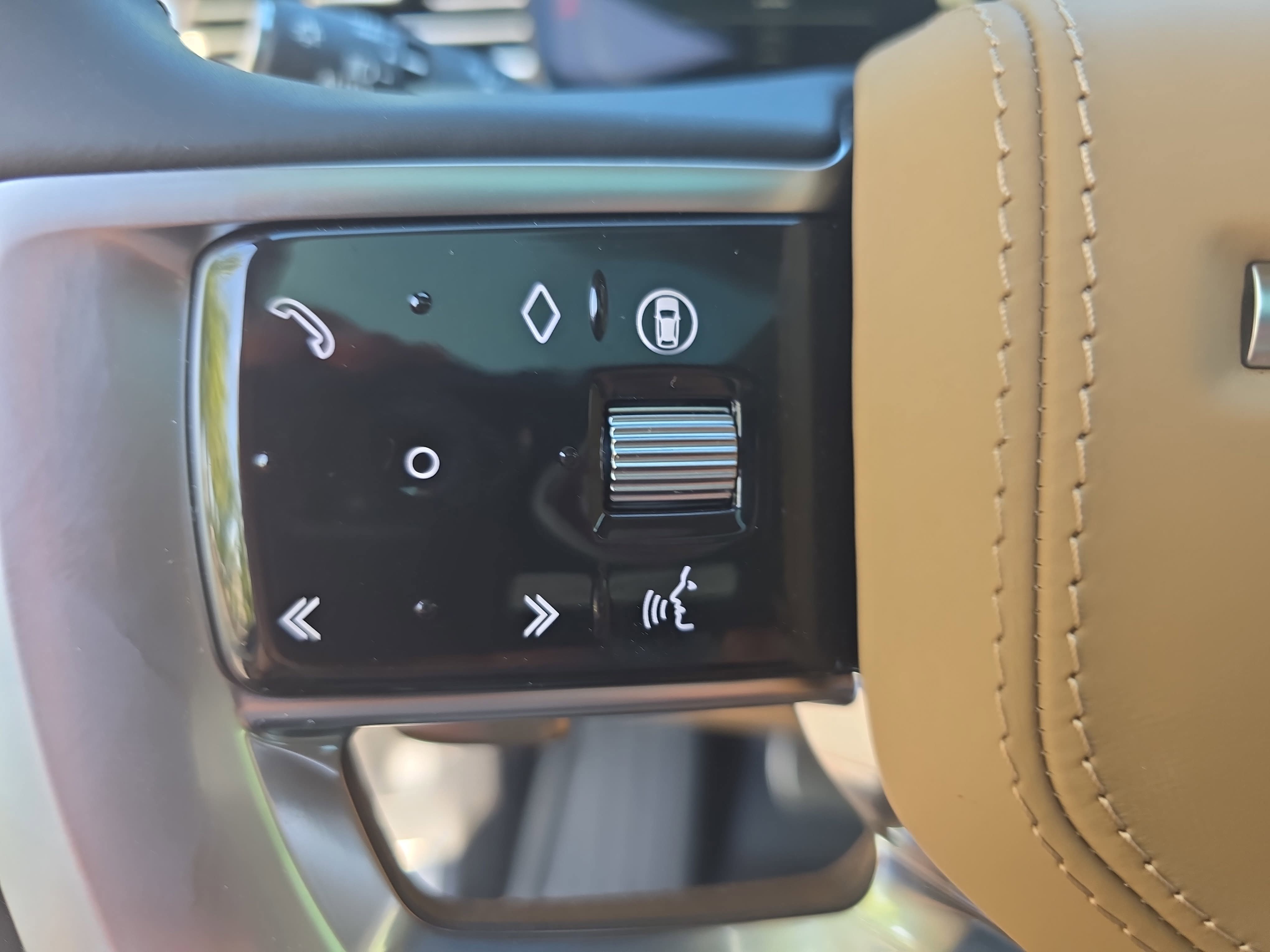 New 2026 Land Rover Range Rover Long Wheelbase SE image 17