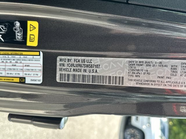 Certified 2025 Jeep Wrangler Unlimited Rubicon 4xe w/ Safety Group AWD/4WD image 33