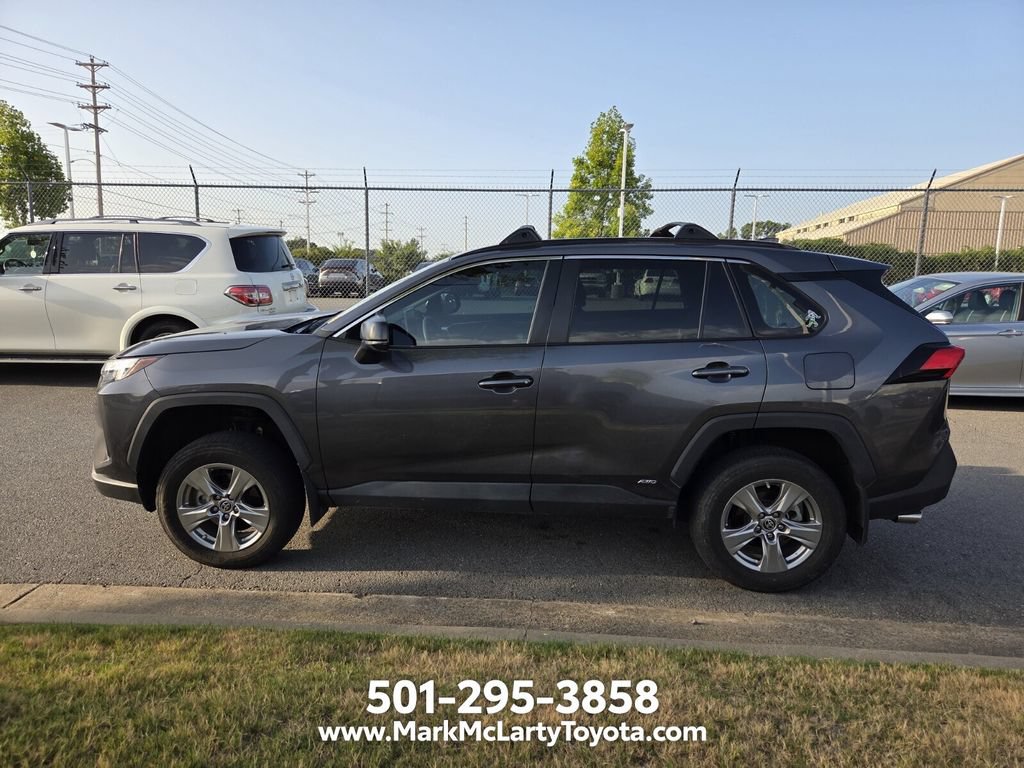 Used 2024 Toyota RAV4 LE AWD/4WD image 8