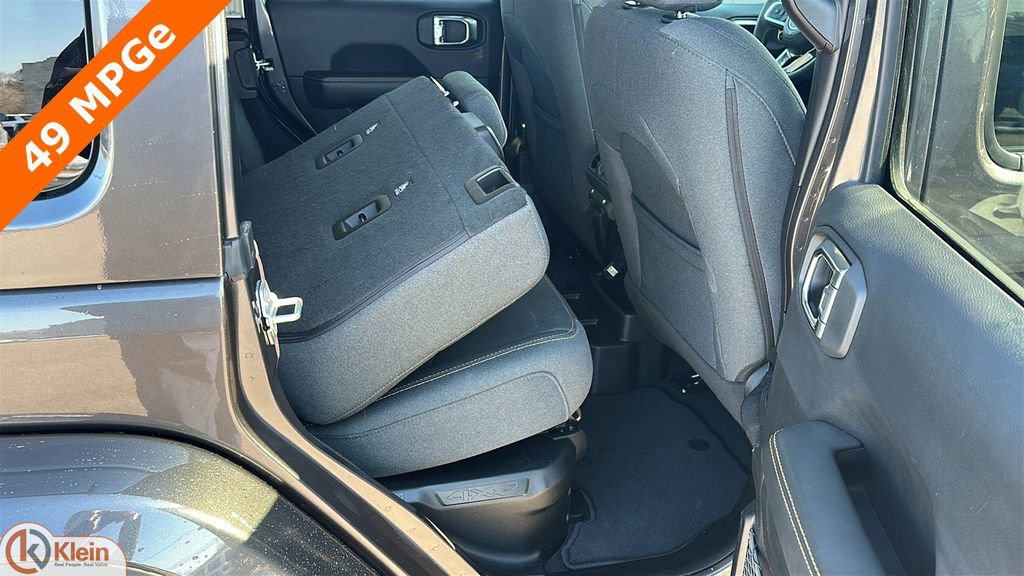 Used 2025 Jeep Wrangler Sahara image 31