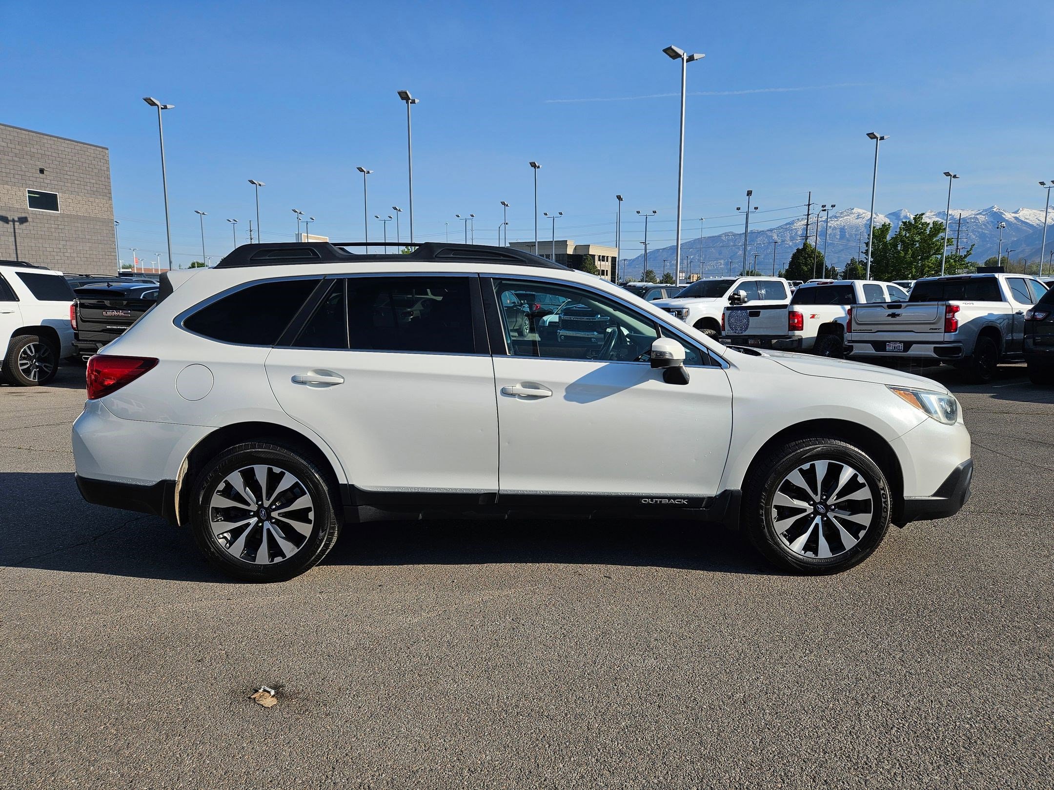 Used 2016 Subaru Outback 2.5i Limited AWD/4WD image 2