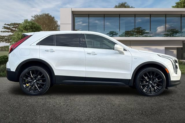 Certified 2023 Cadillac XT4 Luxury w/ Cold Weather Package image 3