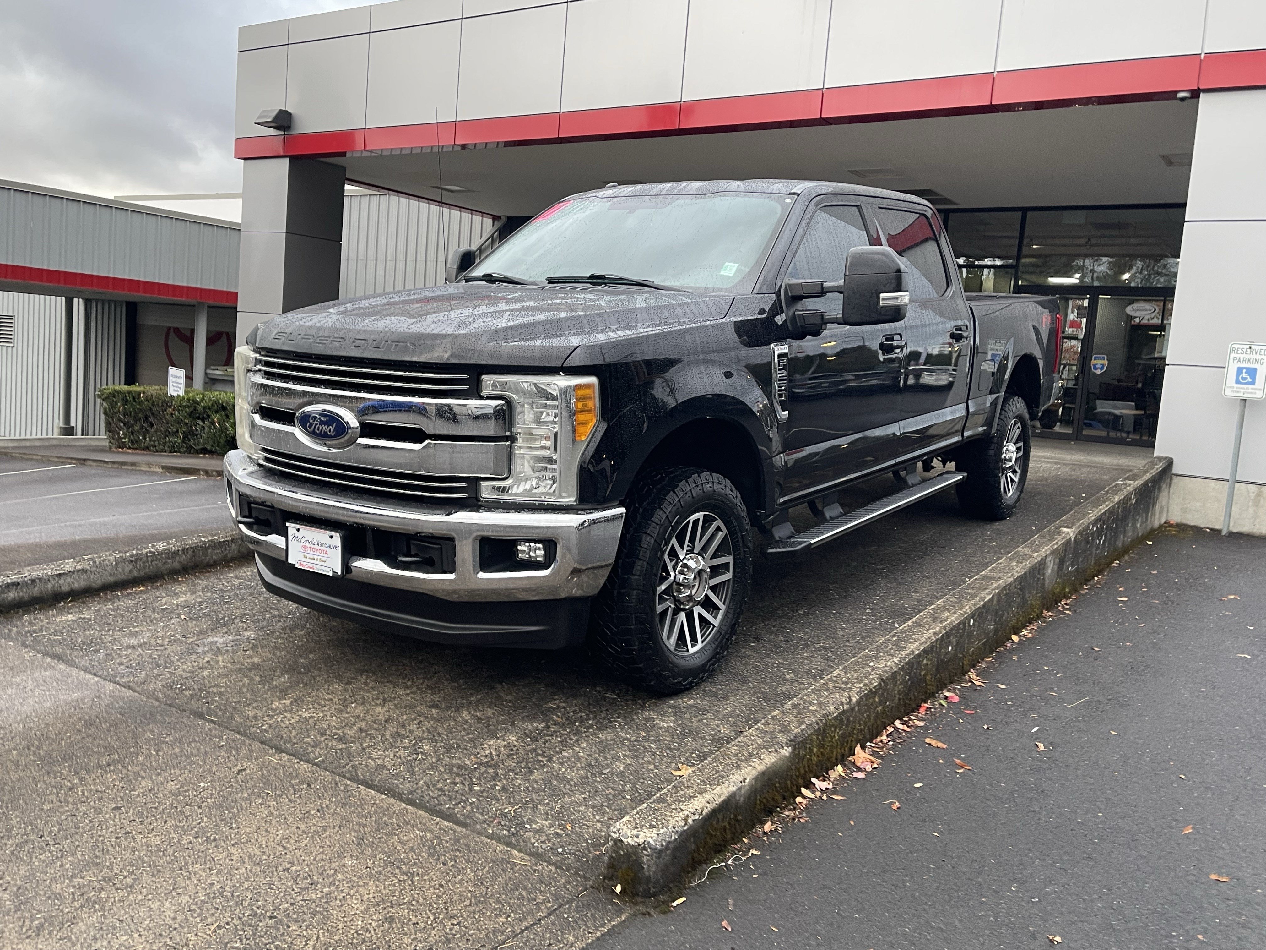Used 2017 Ford F250 Lariat w/ Lariat Value Package AWD/4WD image 3