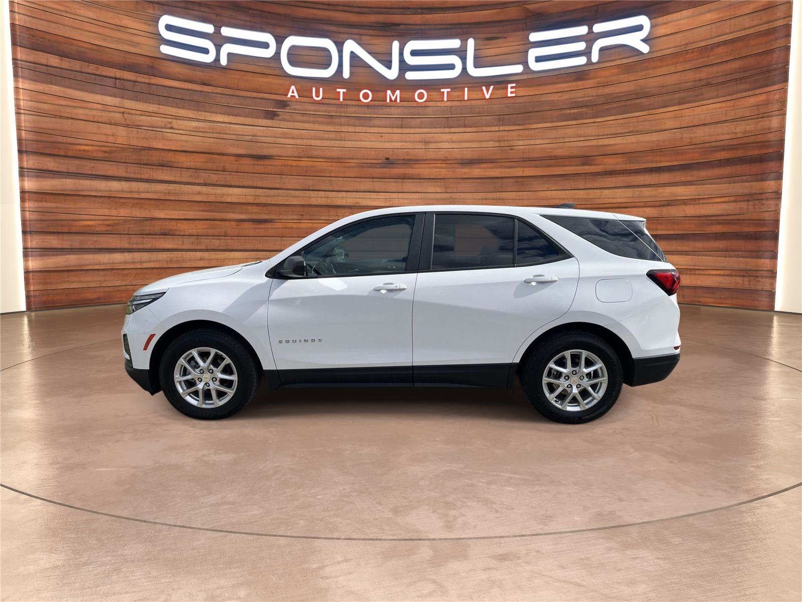 Used 2023 Chevrolet Equinox LS image 2