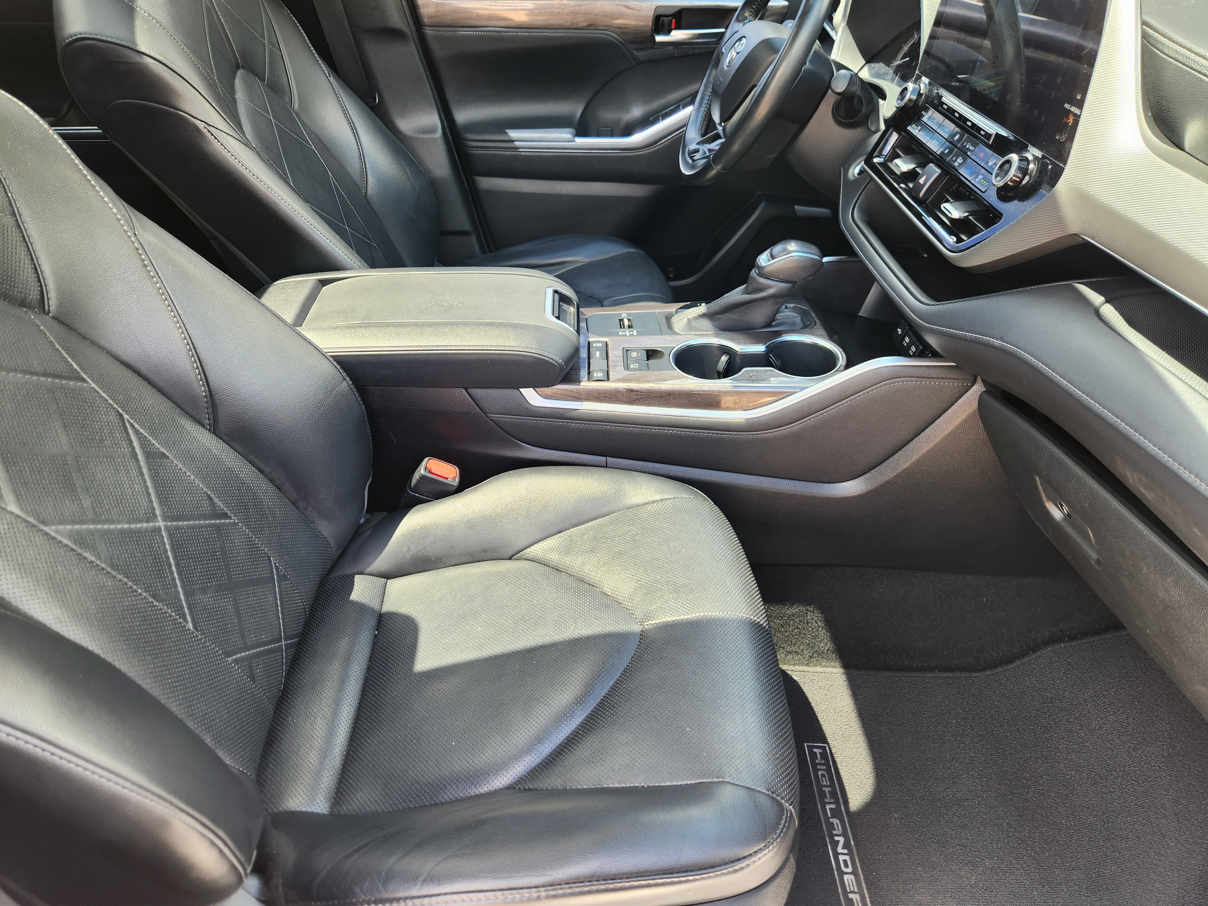 Used 2020 Toyota Highlander Platinum image 10