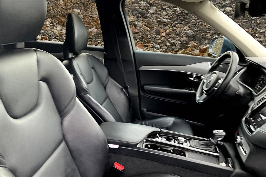 Used 2021 Volvo XC90 T5 Momentum w/ Protection Package Premier image 6