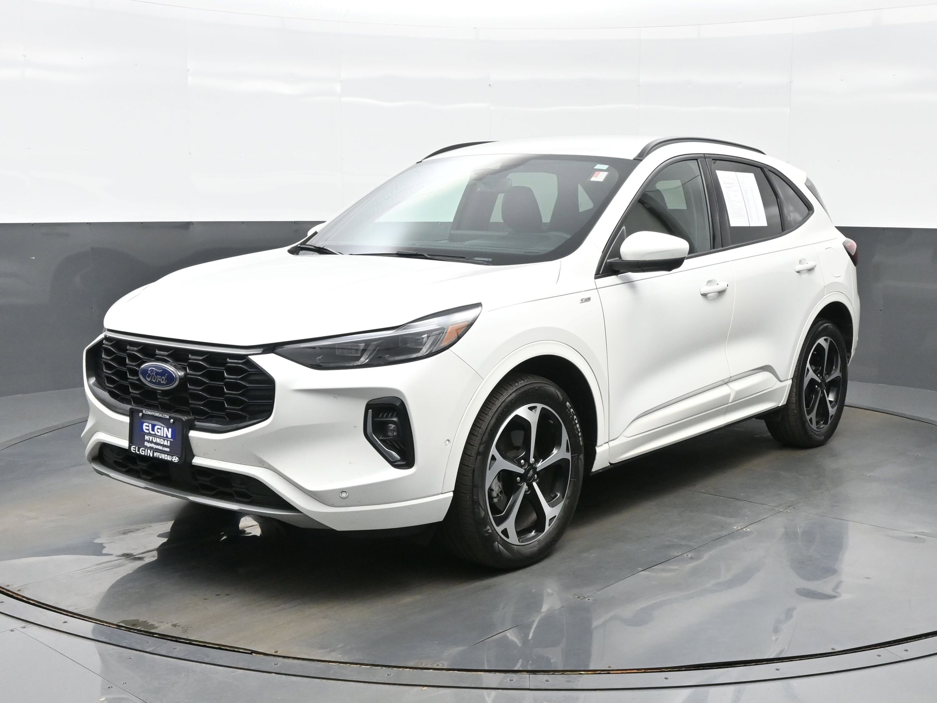 Used 2023 Ford Escape ST-Line Elite w/ Premium Technology Package AWD/4WD image 2